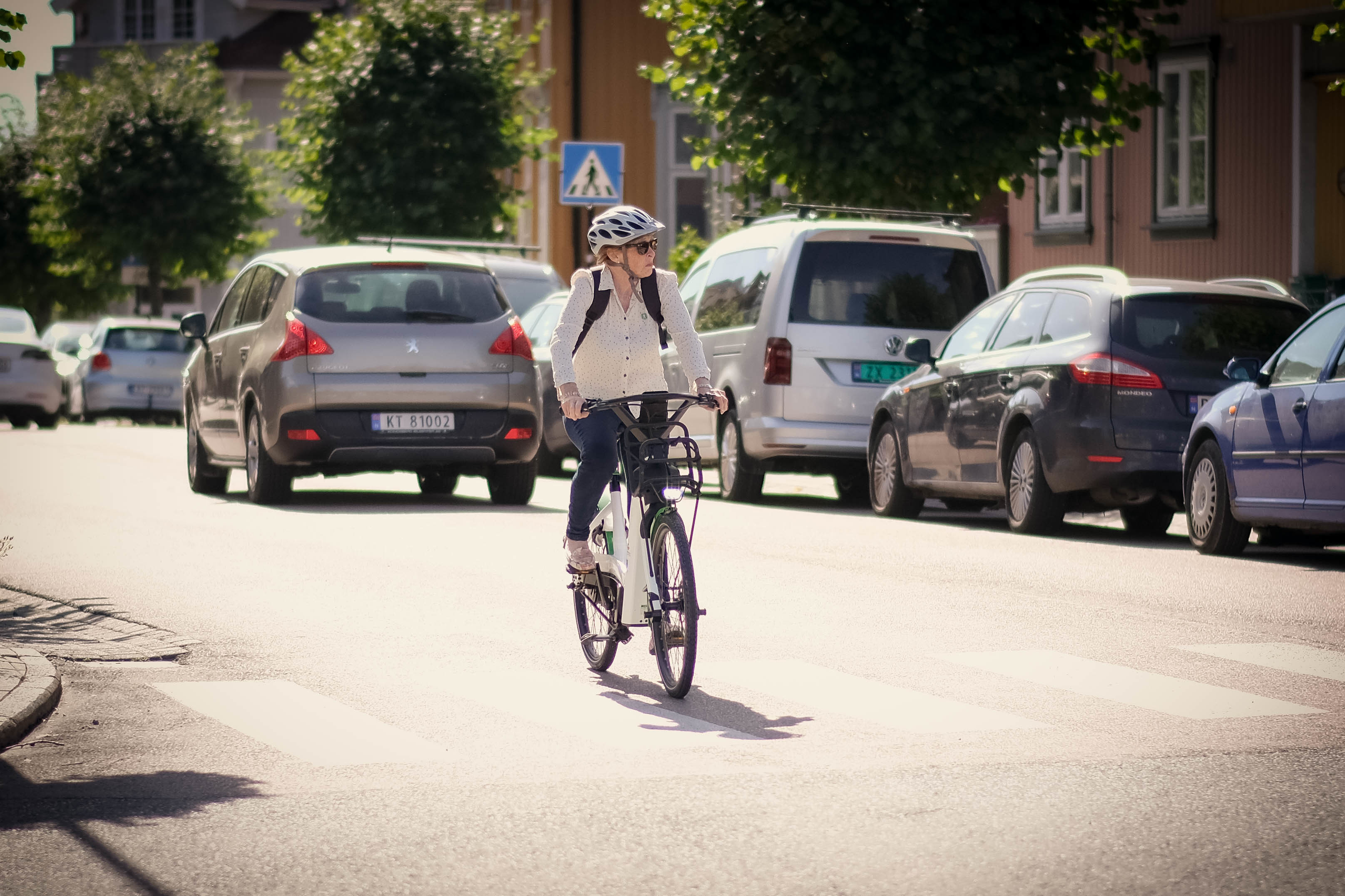 Ordforer_Kari_Anne_Sand_i_Kongsberg_kommune_tester_elbysykkel_BRK_00937