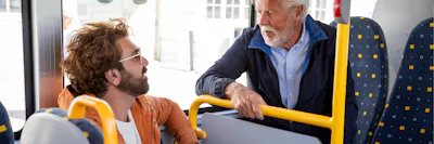 Menn på bussen